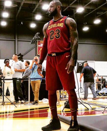 当聚光灯聚 当聚光灯聚